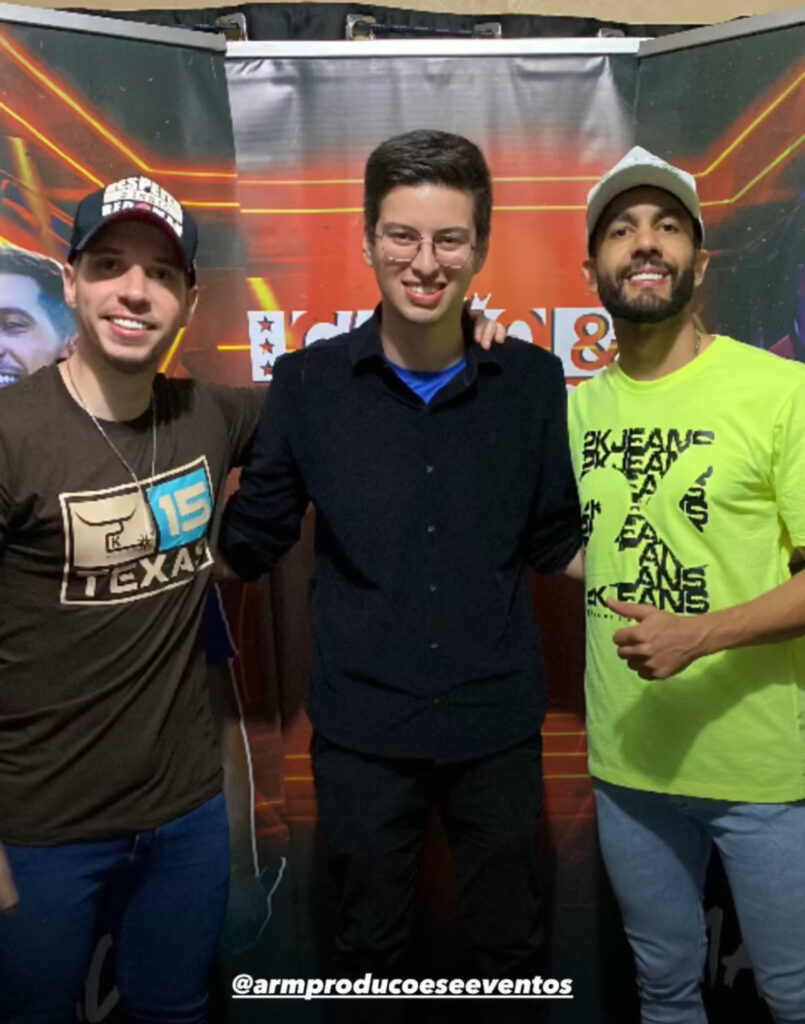 De músico a estrategista político: Matheus Fernandes, o marketeiro por trás da primeira prefeita mulher de Aral Moreira