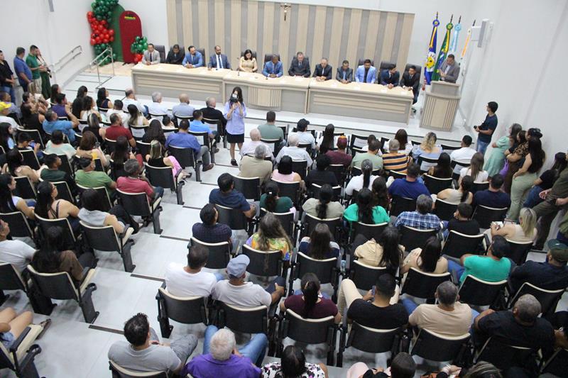 Em sessão com a Câmara lotada, Heliomar Klabunde assume seu terceiro mandato como prefeito em Paranhos Em sessão com a Câmara lotada, Heliomar Klabunde assume seu terceiro mandato como prefeito em Paranhos