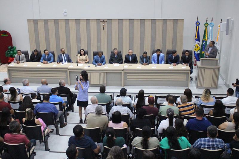 Em sessão com a Câmara lotada, Heliomar Klabunde assume seu terceiro mandato como prefeito em Paranhos Em sessão com a Câmara lotada, Heliomar Klabunde assume seu terceiro mandato como prefeito em Paranhos