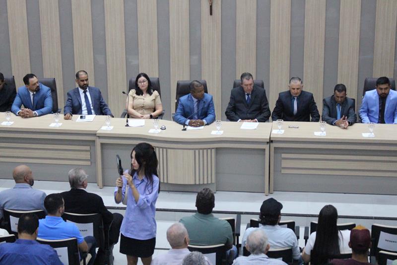 Em sessão com a Câmara lotada, Heliomar Klabunde assume seu terceiro mandato como prefeito em Paranhos Em sessão com a Câmara lotada, Heliomar Klabunde assume seu terceiro mandato como prefeito em Paranhos