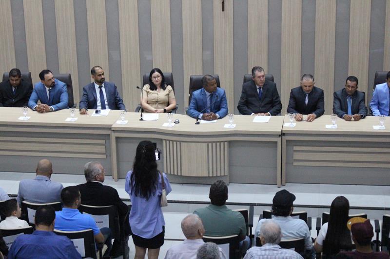 Em sessão com a Câmara lotada, Heliomar Klabunde assume seu terceiro mandato como prefeito em Paranhos Em sessão com a Câmara lotada, Heliomar Klabunde assume seu terceiro mandato como prefeito em Paranhos