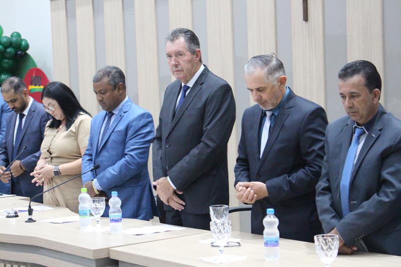 Em sessão com a Câmara lotada, Heliomar Klabunde assume seu terceiro mandato como prefeito em Paranhos Em sessão com a Câmara lotada, Heliomar Klabunde assume seu terceiro mandato como prefeito em Paranhos