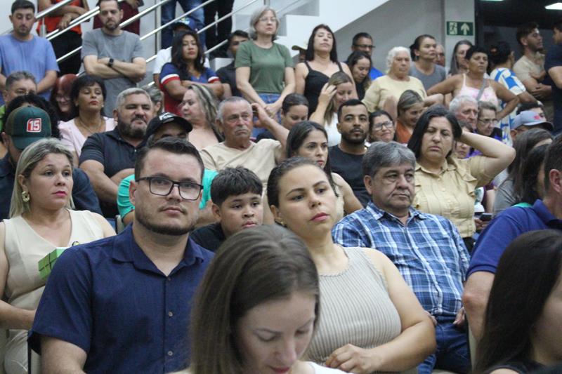 Em sessão com a Câmara lotada, Heliomar Klabunde assume seu terceiro mandato como prefeito em Paranhos Em sessão com a Câmara lotada, Heliomar Klabunde assume seu terceiro mandato como prefeito em Paranhos