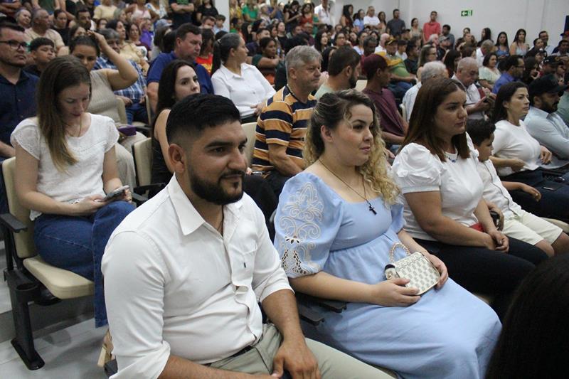 Em sessão com a Câmara lotada, Heliomar Klabunde assume seu terceiro mandato como prefeito em Paranhos Em sessão com a Câmara lotada, Heliomar Klabunde assume seu terceiro mandato como prefeito em Paranhos