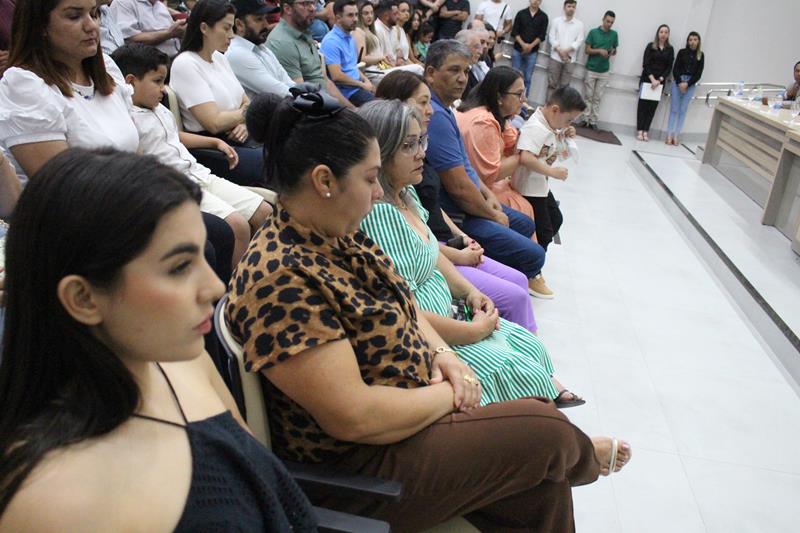 Em sessão com a Câmara lotada, Heliomar Klabunde assume seu terceiro mandato como prefeito em Paranhos Em sessão com a Câmara lotada, Heliomar Klabunde assume seu terceiro mandato como prefeito em Paranhos