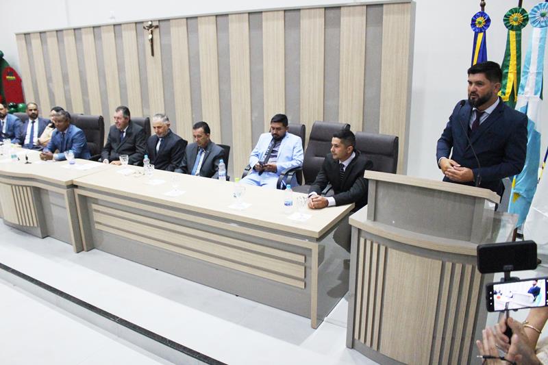 Em sessão com a Câmara lotada, Heliomar Klabunde assume seu terceiro mandato como prefeito em Paranhos Em sessão com a Câmara lotada, Heliomar Klabunde assume seu terceiro mandato como prefeito em Paranhos