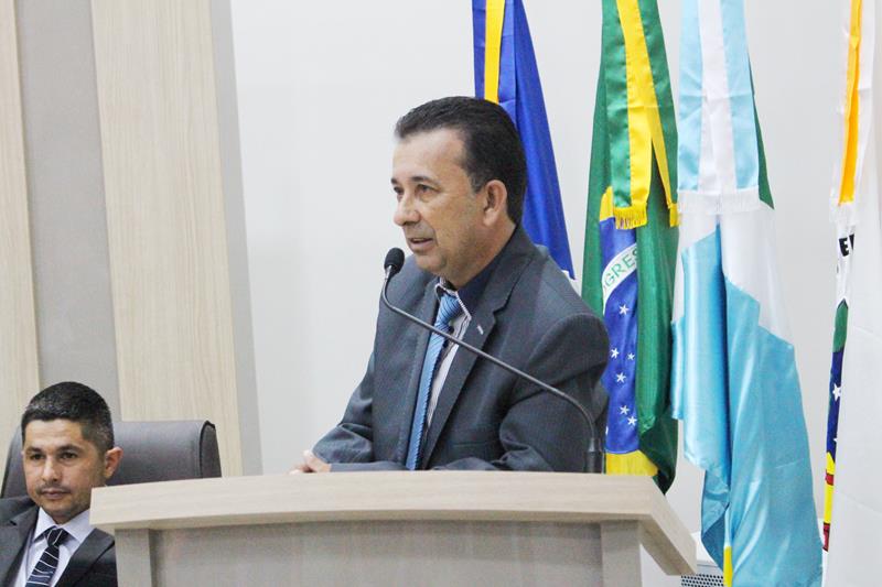 Em sessão com a Câmara lotada, Heliomar Klabunde assume seu terceiro mandato como prefeito em Paranhos Em sessão com a Câmara lotada, Heliomar Klabunde assume seu terceiro mandato como prefeito em Paranhos