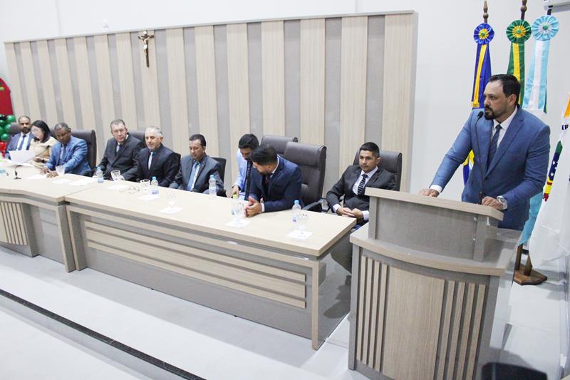 Em sessão com a Câmara lotada, Heliomar Klabunde assume seu terceiro mandato como prefeito em Paranhos Em sessão com a Câmara lotada, Heliomar Klabunde assume seu terceiro mandato como prefeito em Paranhos