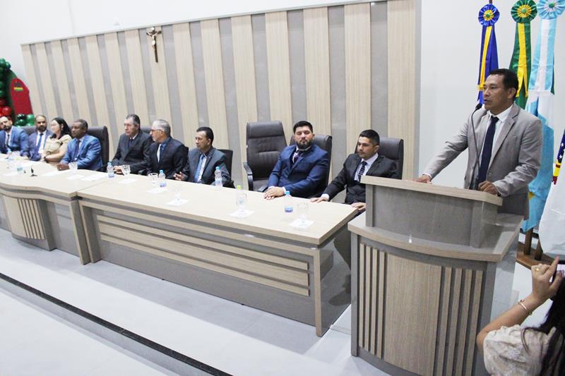 Em sessão com a Câmara lotada, Heliomar Klabunde assume seu terceiro mandato como prefeito em Paranhos Em sessão com a Câmara lotada, Heliomar Klabunde assume seu terceiro mandato como prefeito em Paranhos