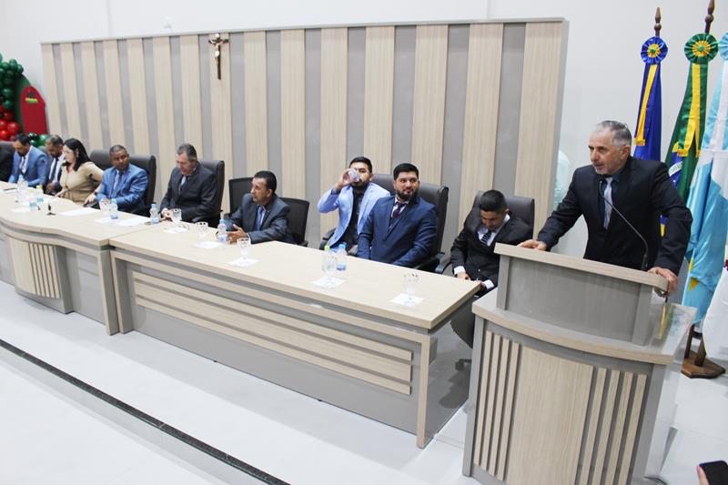 Em sessão com a Câmara lotada, Heliomar Klabunde assume seu terceiro mandato como prefeito em Paranhos Em sessão com a Câmara lotada, Heliomar Klabunde assume seu terceiro mandato como prefeito em Paranhos