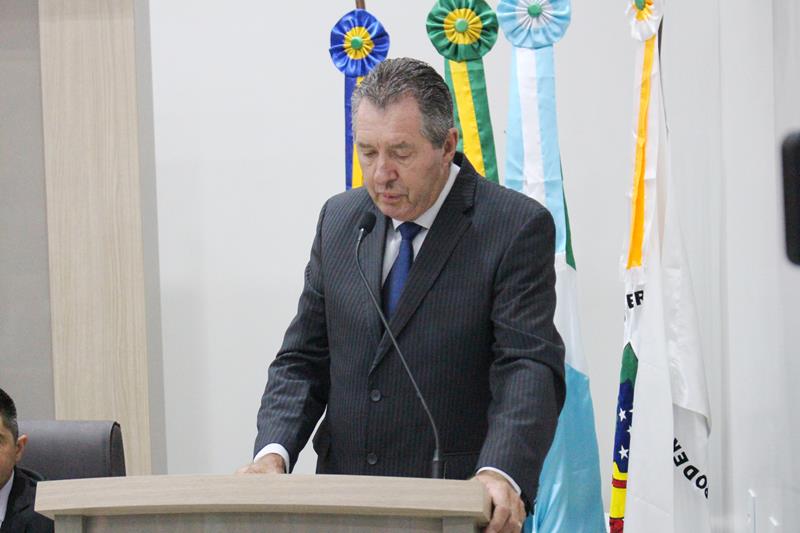 Em sessão com a Câmara lotada, Heliomar Klabunde assume seu terceiro mandato como prefeito em Paranhos Em sessão com a Câmara lotada, Heliomar Klabunde assume seu terceiro mandato como prefeito em Paranhos