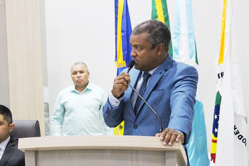 Em sessão com a Câmara lotada, Heliomar Klabunde assume seu terceiro mandato como prefeito em Paranhos Em sessão com a Câmara lotada, Heliomar Klabunde assume seu terceiro mandato como prefeito em Paranhos