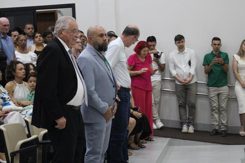 Em sessão com a Câmara lotada, Heliomar Klabunde assume seu terceiro mandato como prefeito em Paranhos Em sessão com a Câmara lotada, Heliomar Klabunde assume seu terceiro mandato como prefeito em Paranhos