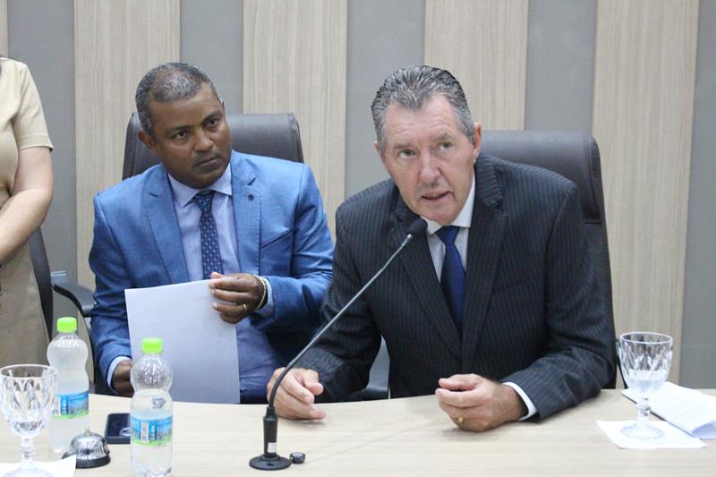 Em sessão com a Câmara lotada, Heliomar Klabunde assume seu terceiro mandato como prefeito em Paranhos Em sessão com a Câmara lotada, Heliomar Klabunde assume seu terceiro mandato como prefeito em Paranhos