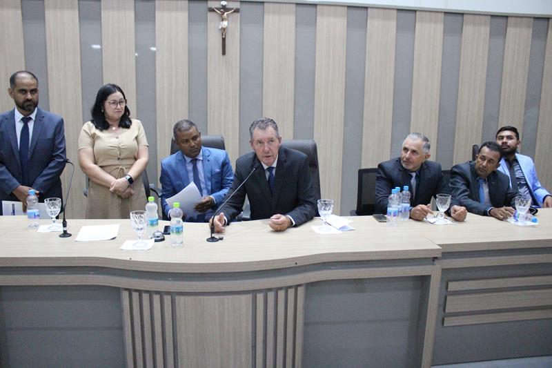 Em sessão com a Câmara lotada, Heliomar Klabunde assume seu terceiro mandato como prefeito em Paranhos Em sessão com a Câmara lotada, Heliomar Klabunde assume seu terceiro mandato como prefeito em Paranhos