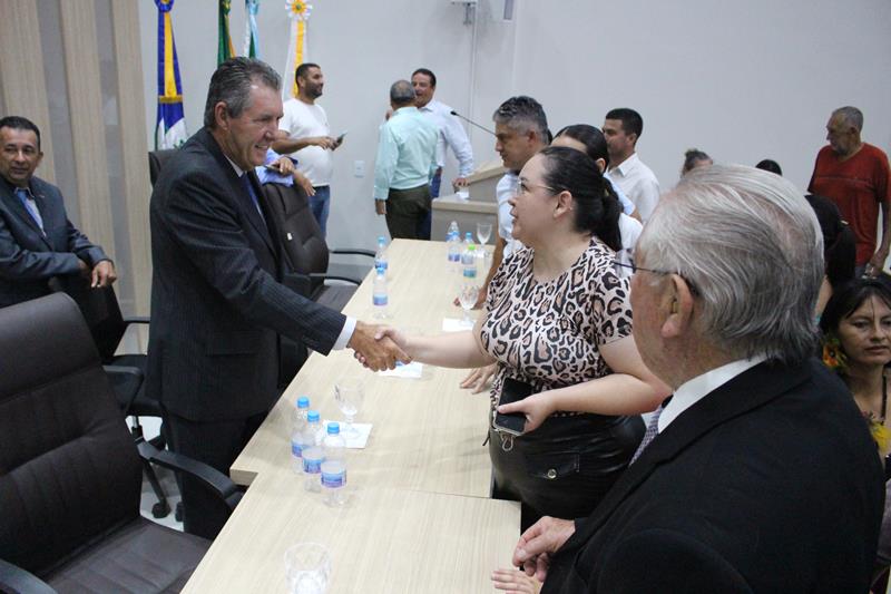 Em sessão com a Câmara lotada, Heliomar Klabunde assume seu terceiro mandato como prefeito em Paranhos Em sessão com a Câmara lotada, Heliomar Klabunde assume seu terceiro mandato como prefeito em Paranhos