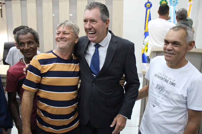Em sessão com a Câmara lotada, Heliomar Klabunde assume seu terceiro mandato como prefeito em Paranhos Em sessão com a Câmara lotada, Heliomar Klabunde assume seu terceiro mandato como prefeito em Paranhos