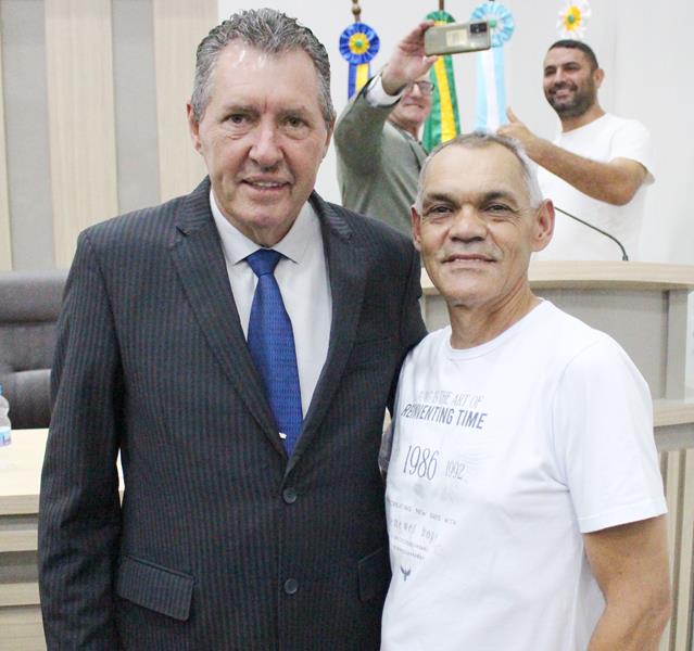 Em sessão com a Câmara lotada, Heliomar Klabunde assume seu terceiro mandato como prefeito em Paranhos Em sessão com a Câmara lotada, Heliomar Klabunde assume seu terceiro mandato como prefeito em Paranhos