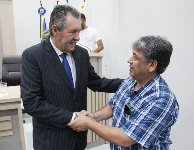 Em sessão com a Câmara lotada, Heliomar Klabunde assume seu terceiro mandato como prefeito em Paranhos Em sessão com a Câmara lotada, Heliomar Klabunde assume seu terceiro mandato como prefeito em Paranhos