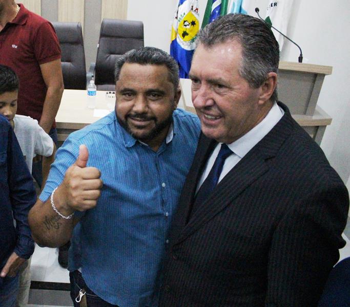 Em sessão com a Câmara lotada, Heliomar Klabunde assume seu terceiro mandato como prefeito em Paranhos Em sessão com a Câmara lotada, Heliomar Klabunde assume seu terceiro mandato como prefeito em Paranhos