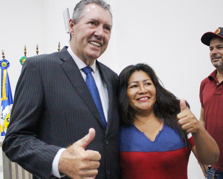 Em sessão com a Câmara lotada, Heliomar Klabunde assume seu terceiro mandato como prefeito em Paranhos Em sessão com a Câmara lotada, Heliomar Klabunde assume seu terceiro mandato como prefeito em Paranhos