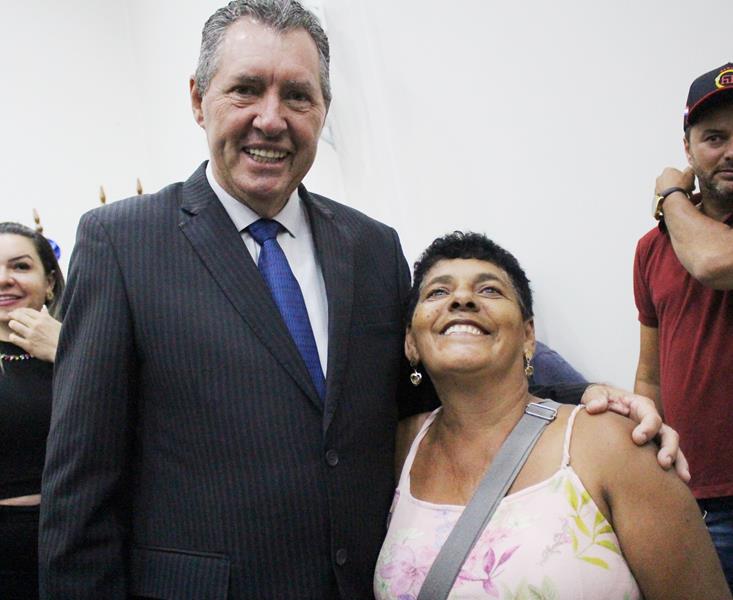 Em sessão com a Câmara lotada, Heliomar Klabunde assume seu terceiro mandato como prefeito em Paranhos Em sessão com a Câmara lotada, Heliomar Klabunde assume seu terceiro mandato como prefeito em Paranhos