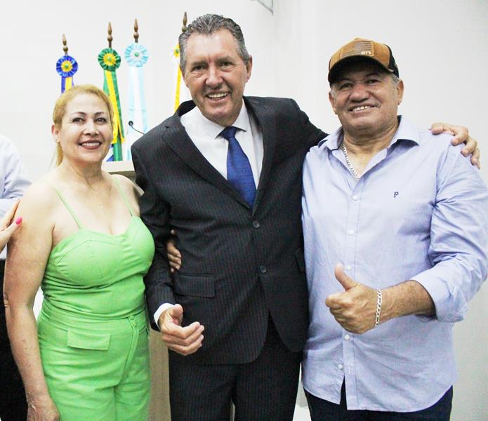 Em sessão com a Câmara lotada, Heliomar Klabunde assume seu terceiro mandato como prefeito em Paranhos Em sessão com a Câmara lotada, Heliomar Klabunde assume seu terceiro mandato como prefeito em Paranhos