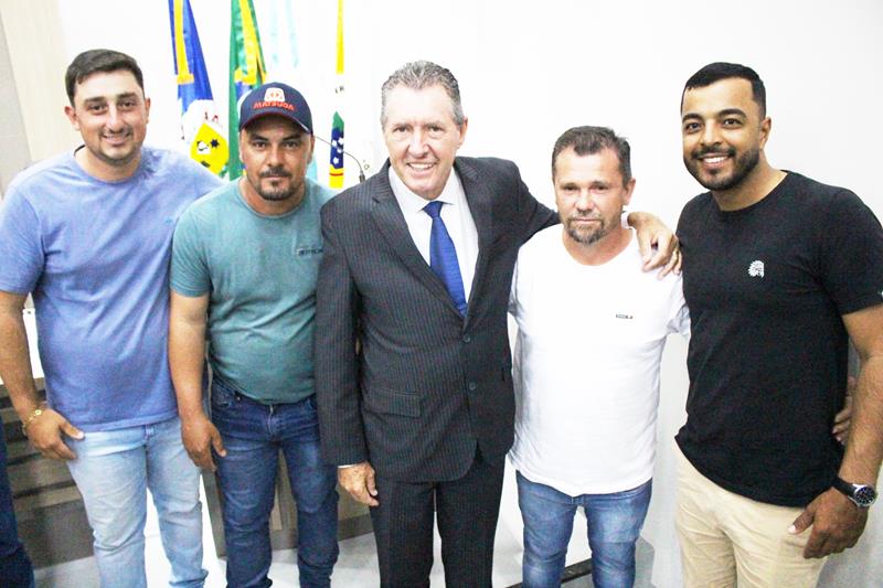 Em sessão com a Câmara lotada, Heliomar Klabunde assume seu terceiro mandato como prefeito em Paranhos Em sessão com a Câmara lotada, Heliomar Klabunde assume seu terceiro mandato como prefeito em Paranhos