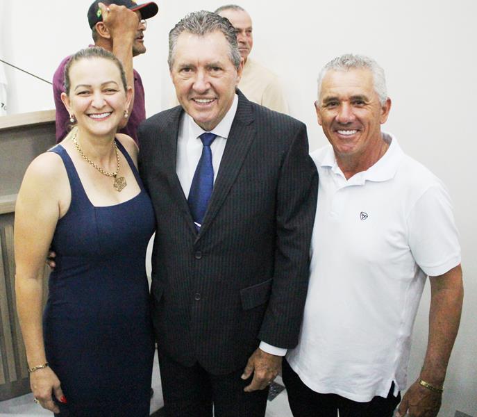 Em sessão com a Câmara lotada, Heliomar Klabunde assume seu terceiro mandato como prefeito em Paranhos Em sessão com a Câmara lotada, Heliomar Klabunde assume seu terceiro mandato como prefeito em Paranhos