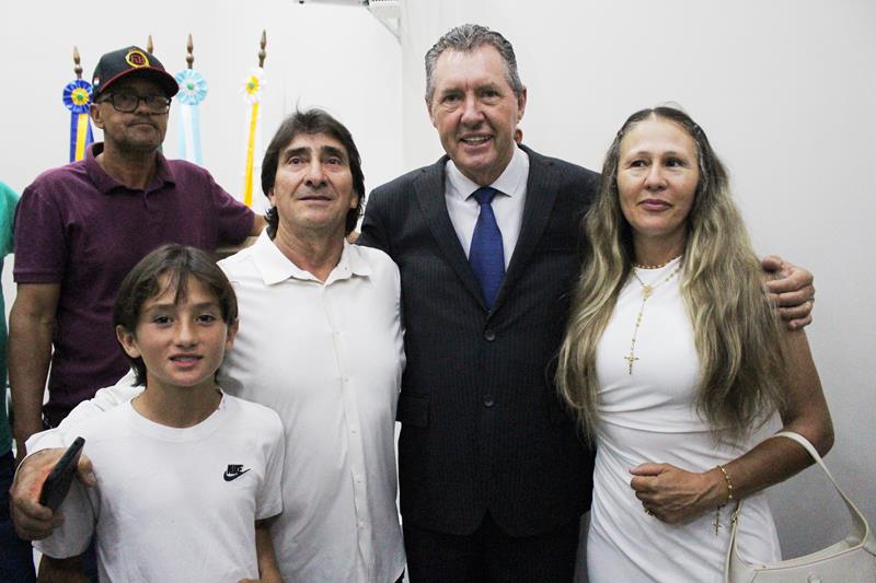 Em sessão com a Câmara lotada, Heliomar Klabunde assume seu terceiro mandato como prefeito em Paranhos Em sessão com a Câmara lotada, Heliomar Klabunde assume seu terceiro mandato como prefeito em Paranhos