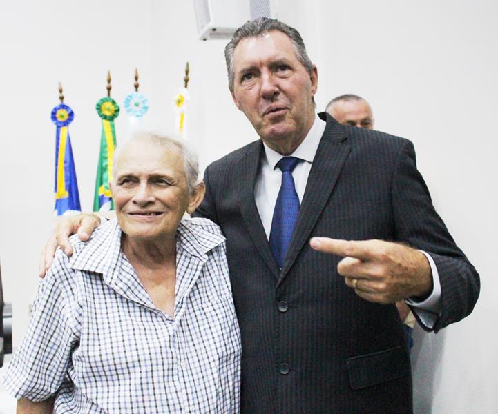 Em sessão com a Câmara lotada, Heliomar Klabunde assume seu terceiro mandato como prefeito em Paranhos Em sessão com a Câmara lotada, Heliomar Klabunde assume seu terceiro mandato como prefeito em Paranhos