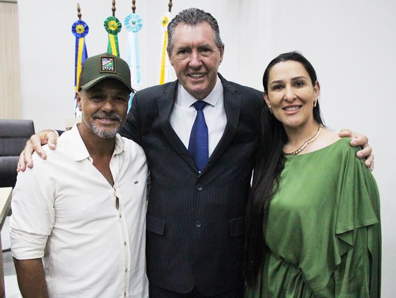 Em sessão com a Câmara lotada, Heliomar Klabunde assume seu terceiro mandato como prefeito em Paranhos Em sessão com a Câmara lotada, Heliomar Klabunde assume seu terceiro mandato como prefeito em Paranhos