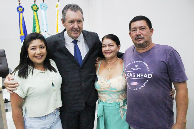 Em sessão com a Câmara lotada, Heliomar Klabunde assume seu terceiro mandato como prefeito em Paranhos Em sessão com a Câmara lotada, Heliomar Klabunde assume seu terceiro mandato como prefeito em Paranhos