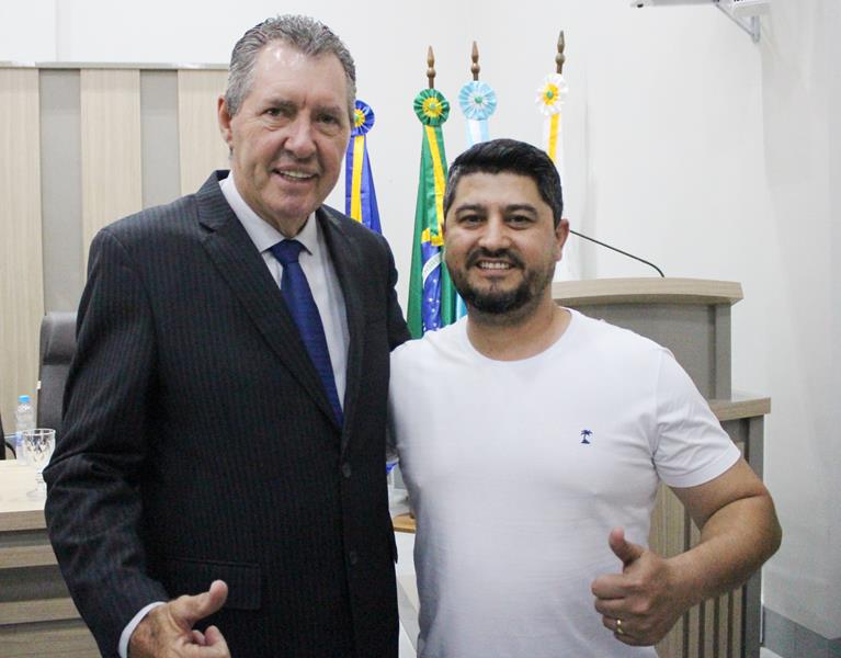 Em sessão com a Câmara lotada, Heliomar Klabunde assume seu terceiro mandato como prefeito em Paranhos Em sessão com a Câmara lotada, Heliomar Klabunde assume seu terceiro mandato como prefeito em Paranhos
