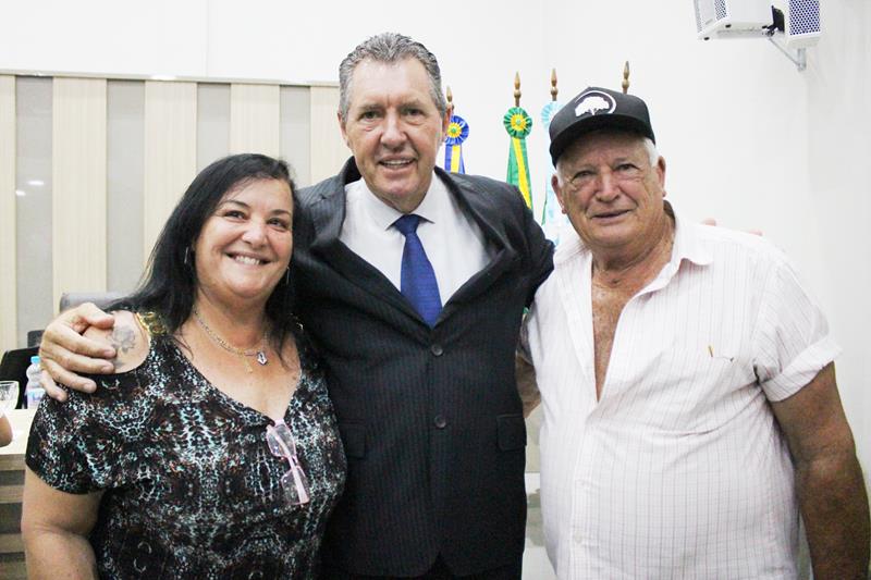 Em sessão com a Câmara lotada, Heliomar Klabunde assume seu terceiro mandato como prefeito em Paranhos Em sessão com a Câmara lotada, Heliomar Klabunde assume seu terceiro mandato como prefeito em Paranhos