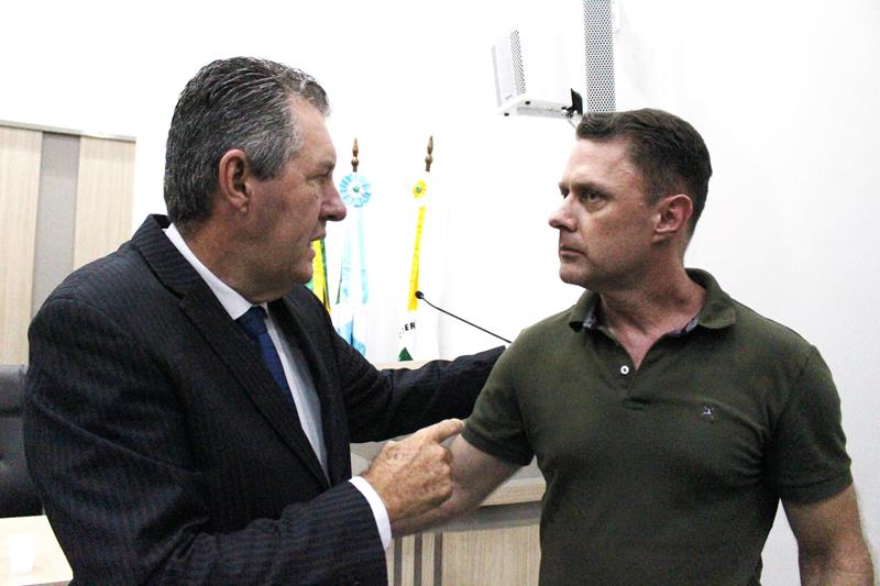 Em sessão com a Câmara lotada, Heliomar Klabunde assume seu terceiro mandato como prefeito em Paranhos Em sessão com a Câmara lotada, Heliomar Klabunde assume seu terceiro mandato como prefeito em Paranhos