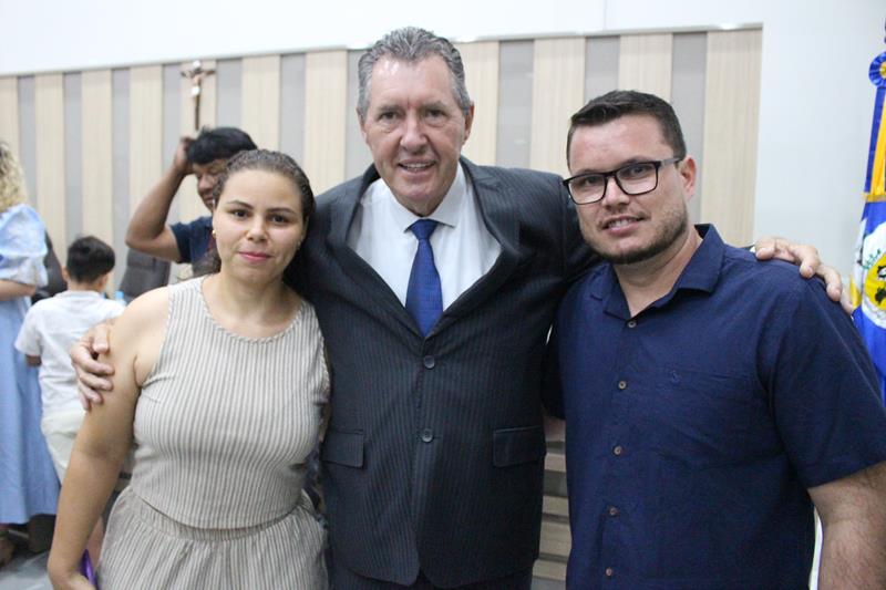 Em sessão com a Câmara lotada, Heliomar Klabunde assume seu terceiro mandato como prefeito em Paranhos Em sessão com a Câmara lotada, Heliomar Klabunde assume seu terceiro mandato como prefeito em Paranhos