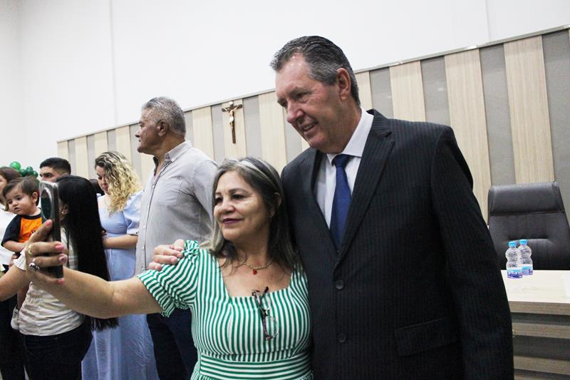 Em sessão com a Câmara lotada, Heliomar Klabunde assume seu terceiro mandato como prefeito em Paranhos Em sessão com a Câmara lotada, Heliomar Klabunde assume seu terceiro mandato como prefeito em Paranhos