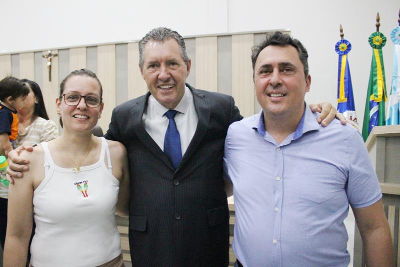 Em sessão com a Câmara lotada, Heliomar Klabunde assume seu terceiro mandato como prefeito em Paranhos Em sessão com a Câmara lotada, Heliomar Klabunde assume seu terceiro mandato como prefeito em Paranhos