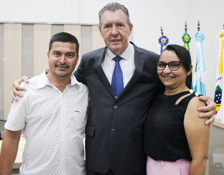 Em sessão com a Câmara lotada, Heliomar Klabunde assume seu terceiro mandato como prefeito em Paranhos Em sessão com a Câmara lotada, Heliomar Klabunde assume seu terceiro mandato como prefeito em Paranhos