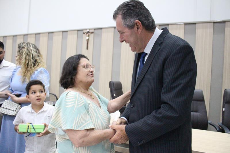 Em sessão com a Câmara lotada, Heliomar Klabunde assume seu terceiro mandato como prefeito em Paranhos Em sessão com a Câmara lotada, Heliomar Klabunde assume seu terceiro mandato como prefeito em Paranhos