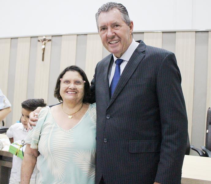 Em sessão com a Câmara lotada, Heliomar Klabunde assume seu terceiro mandato como prefeito em Paranhos Em sessão com a Câmara lotada, Heliomar Klabunde assume seu terceiro mandato como prefeito em Paranhos