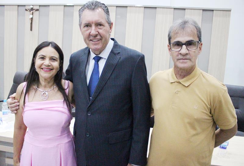 Em sessão com a Câmara lotada, Heliomar Klabunde assume seu terceiro mandato como prefeito em Paranhos Em sessão com a Câmara lotada, Heliomar Klabunde assume seu terceiro mandato como prefeito em Paranhos