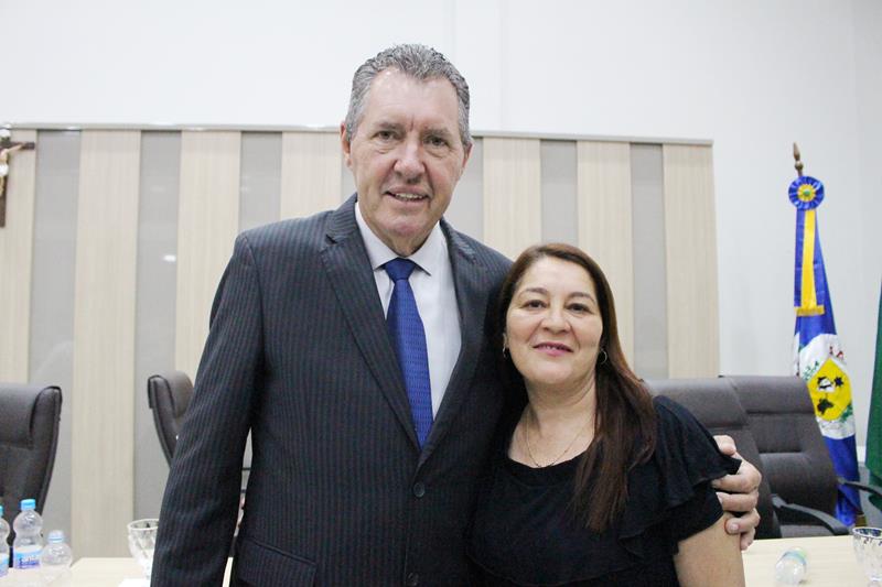 Em sessão com a Câmara lotada, Heliomar Klabunde assume seu terceiro mandato como prefeito em Paranhos Em sessão com a Câmara lotada, Heliomar Klabunde assume seu terceiro mandato como prefeito em Paranhos