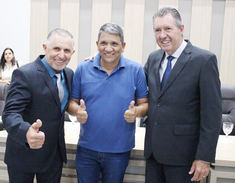 Em sessão com a Câmara lotada, Heliomar Klabunde assume seu terceiro mandato como prefeito em Paranhos Em sessão com a Câmara lotada, Heliomar Klabunde assume seu terceiro mandato como prefeito em Paranhos