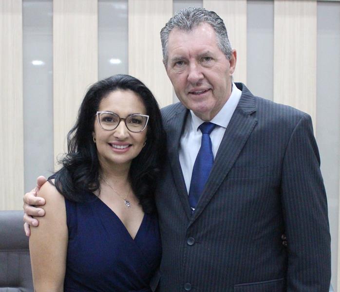 Em sessão com a Câmara lotada, Heliomar Klabunde assume seu terceiro mandato como prefeito em Paranhos Em sessão com a Câmara lotada, Heliomar Klabunde assume seu terceiro mandato como prefeito em Paranhos