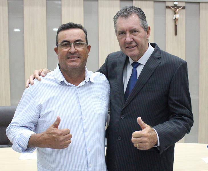 Em sessão com a Câmara lotada, Heliomar Klabunde assume seu terceiro mandato como prefeito em Paranhos Em sessão com a Câmara lotada, Heliomar Klabunde assume seu terceiro mandato como prefeito em Paranhos