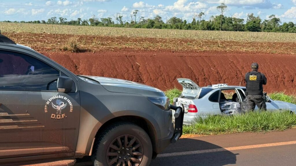 Caarapó: DOF apreende veículo carregado com cigarros após cair em barranco