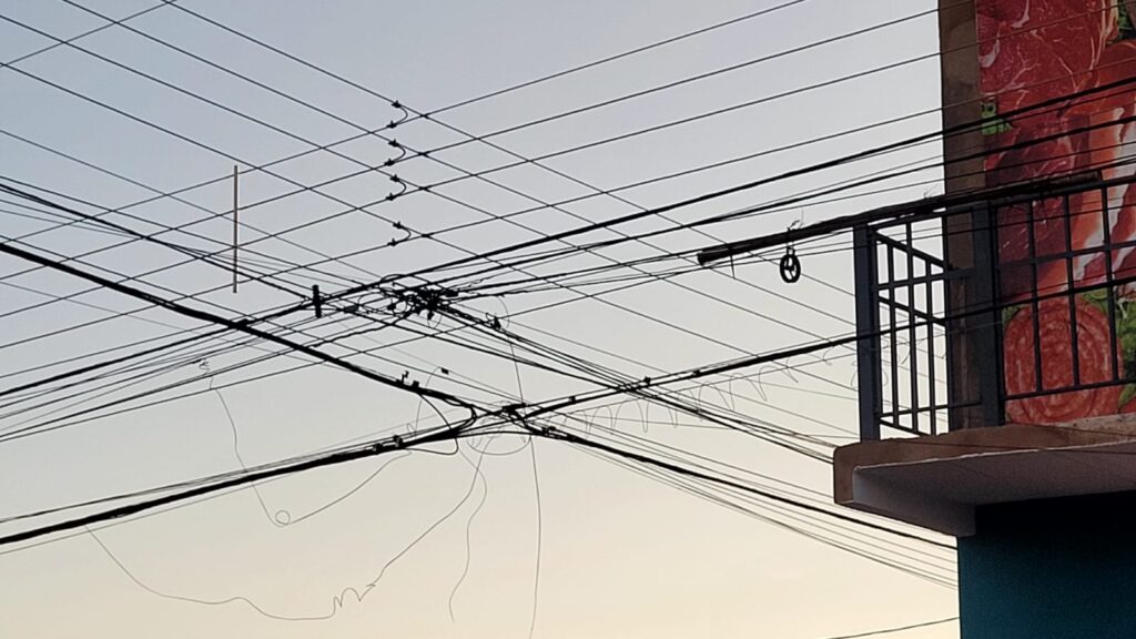 Ação conjunta entre AGEMS, Prefeitura e Energisa vai eliminar fios irregulares e garantir mais segurança no centro de Campo Grande Ação conjunta entre AGEMS, Prefeitura e Energisa vai eliminar fios irregulares e garantir mais segurança no centro de Campo Grande