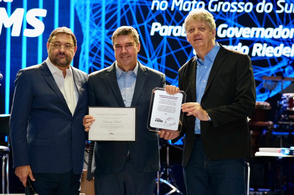 Fiems celebra 46 anos com homenagem a governador Eduardo Riedel por gestão positiva